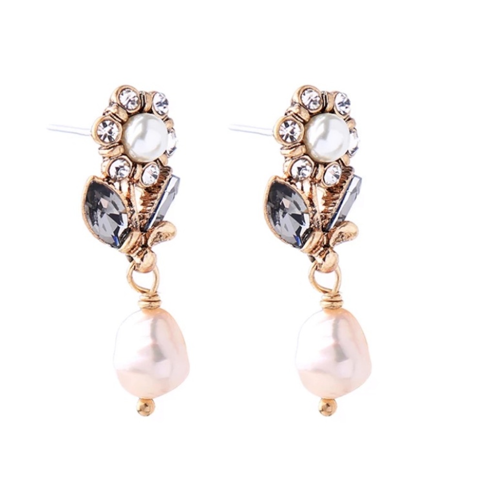 Fresh Pearl Flower Earrings NWT - Picture 2 of 6
